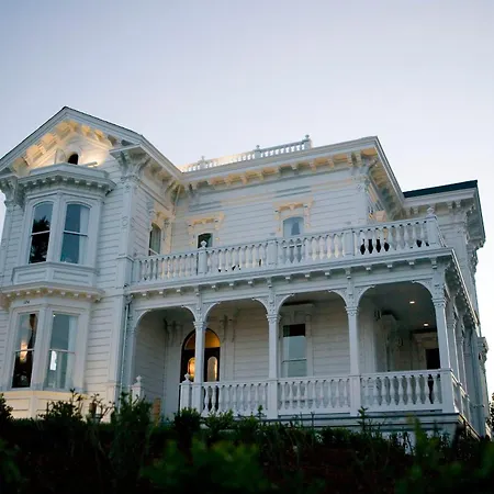 West Cliff Inn, A Four Sisters Inn